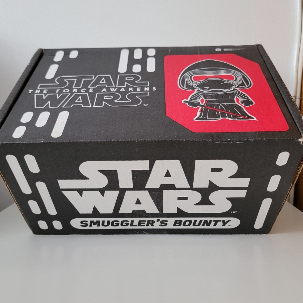 Star Wars Funko Smugglers Bounty The Force Awakens Subscription Box. COMPLETE.